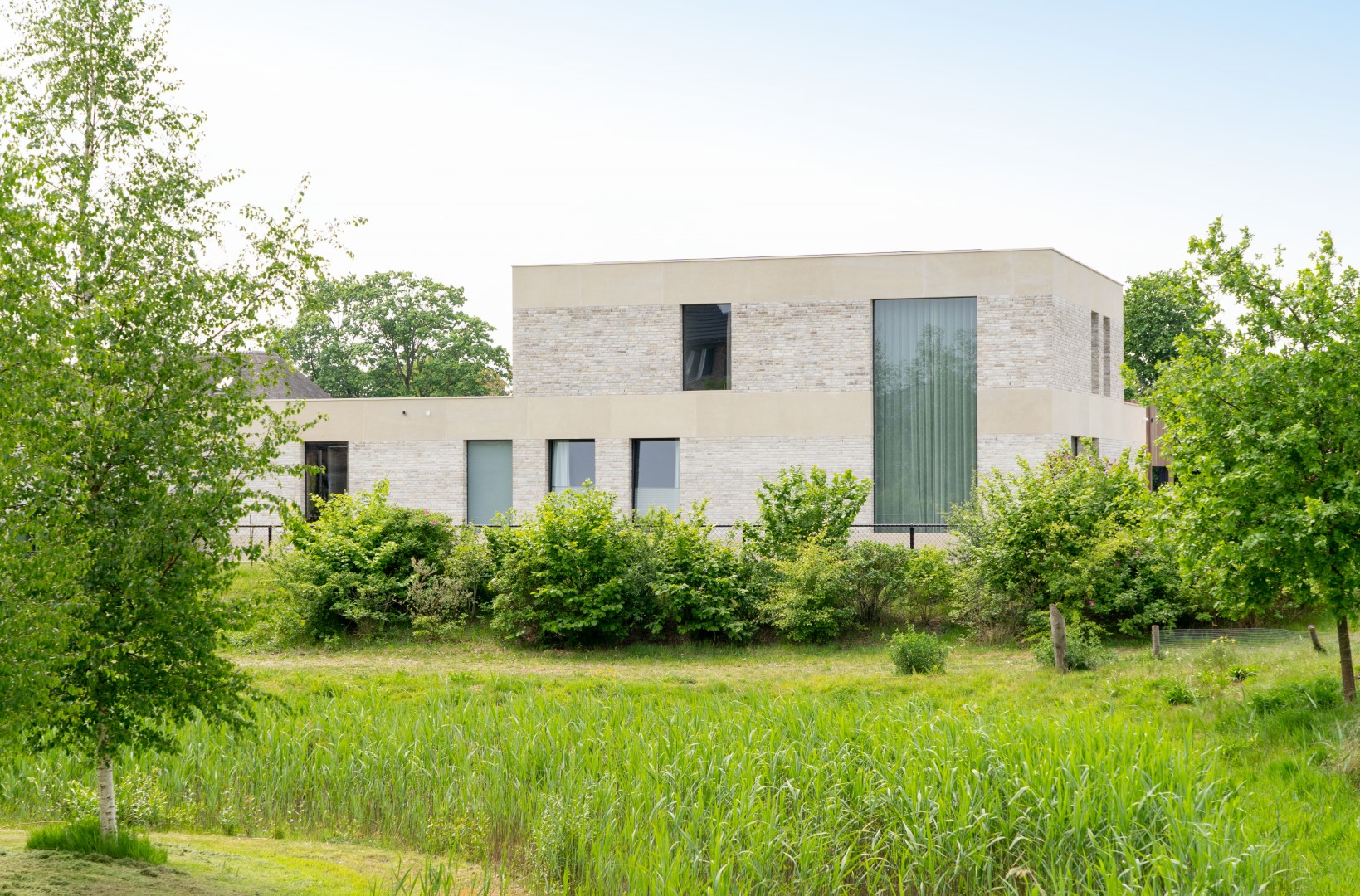 Lees meer over het artikel Moderne villa in Den Hout